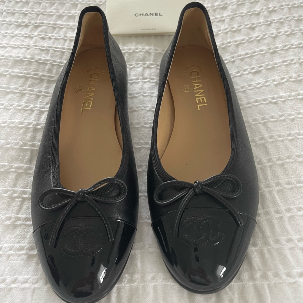 CHANEL Black Patent Cap Toe Flats - Picture 2 of 10